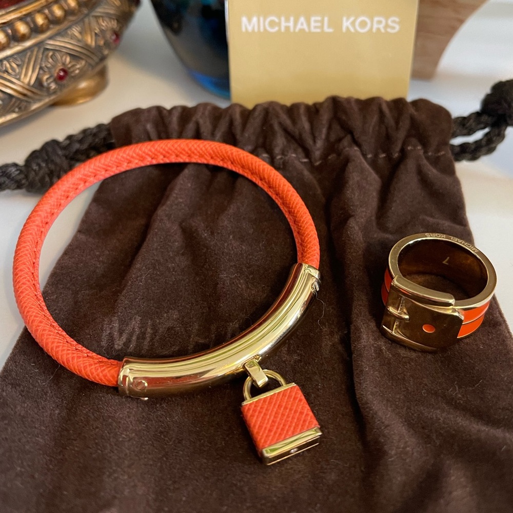 Michael Kors Women’s bracelet & ring set in orange and gold